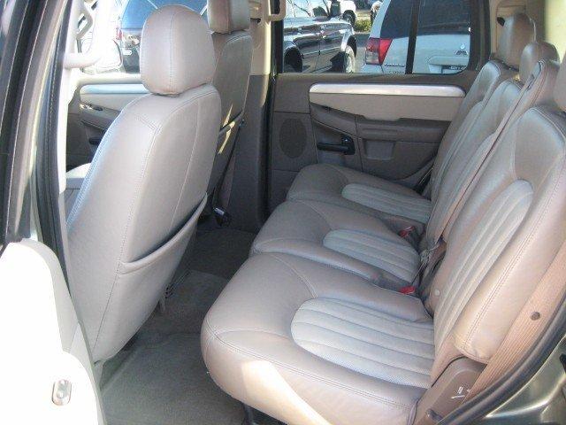 Mercury Mountaineer 2004 photo 2