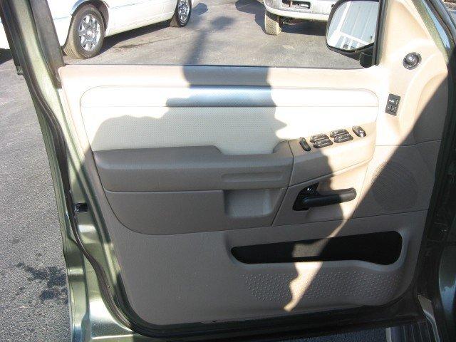 Mercury Mountaineer 2004 photo 4