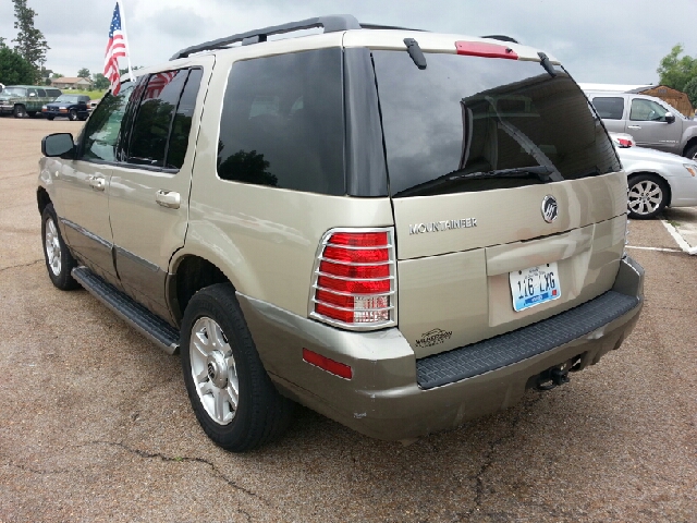 Mercury Mountaineer 2004 photo 1