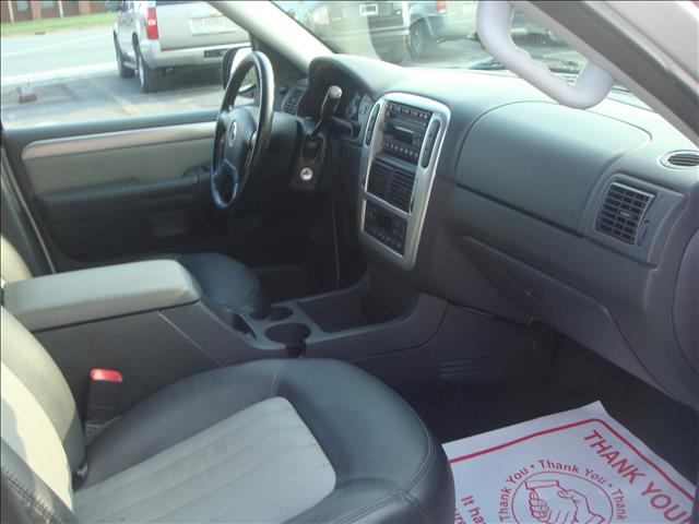 Mercury Mountaineer 2004 photo 3