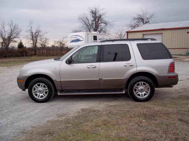 Mercury Mountaineer 2004 photo 2