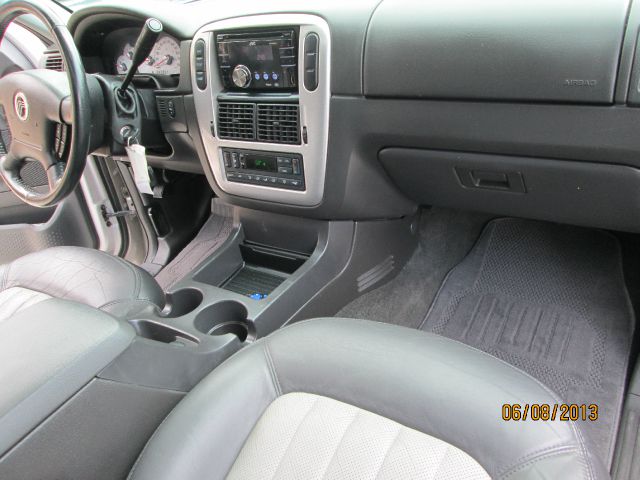 Mercury Mountaineer 2004 photo 9