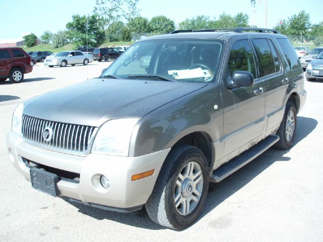 Mercury Mountaineer 2004 photo 2