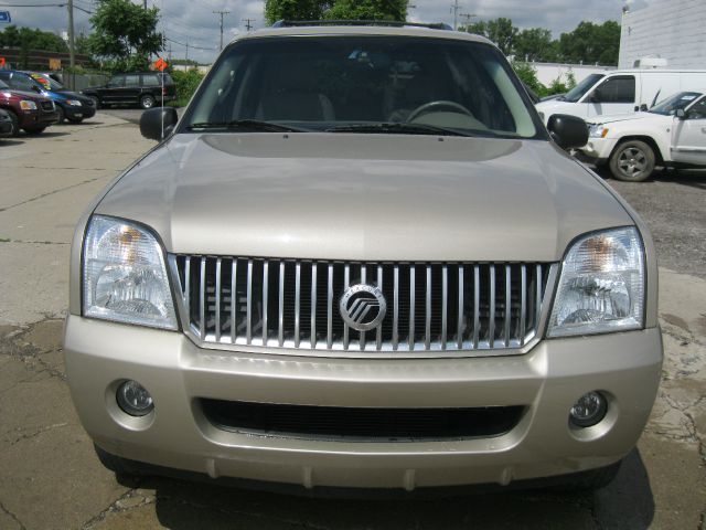 Mercury Mountaineer 2004 photo 2