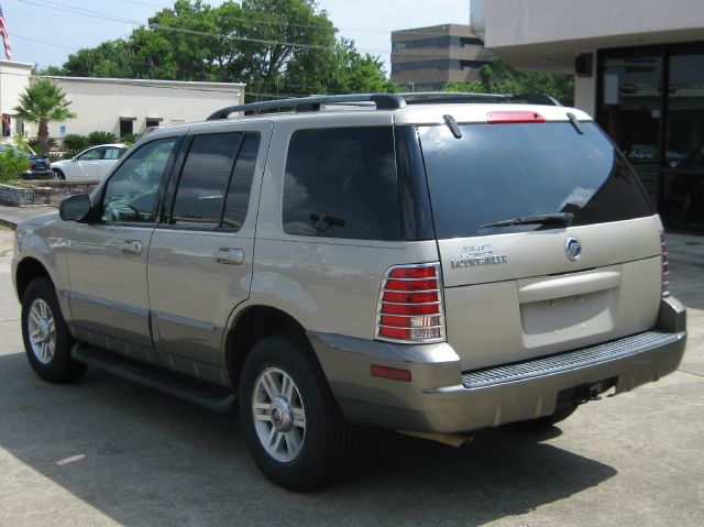 Mercury Mountaineer 2004 photo 2