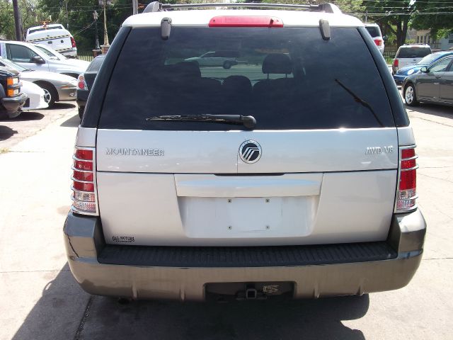 Mercury Mountaineer 2004 photo 2