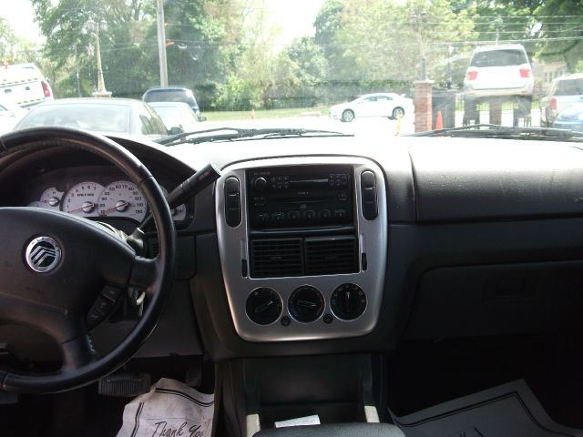 Mercury Mountaineer 2004 photo 4