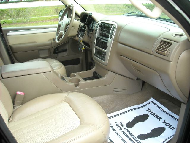 Mercury Mountaineer 2004 photo 2