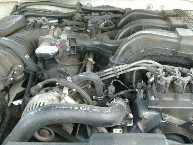 Mercury Mountaineer 2004 photo 2