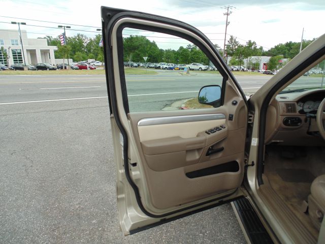 Mercury Mountaineer 2004 photo 1