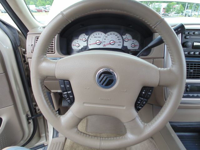 Mercury Mountaineer 2004 photo 11