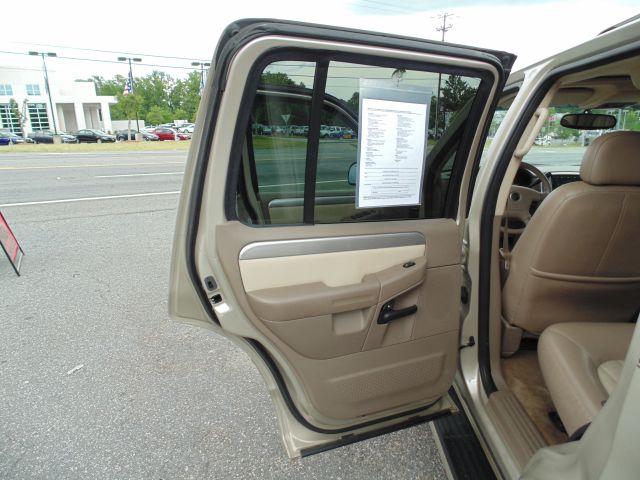 Mercury Mountaineer 2004 photo 15