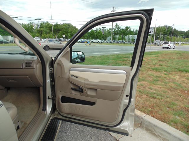 Mercury Mountaineer 2004 photo 16