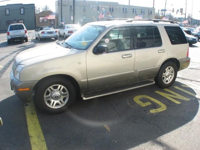 Mercury Mountaineer 2004 photo 2