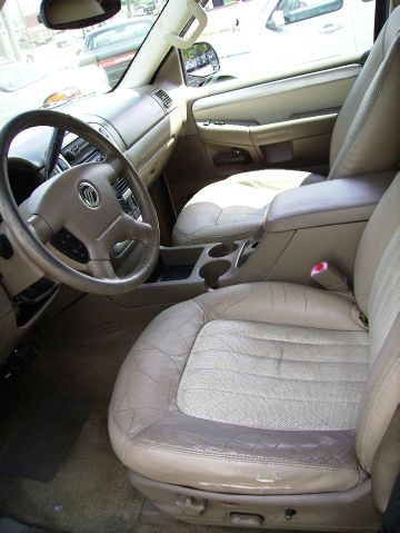 Mercury Mountaineer 2004 photo 1