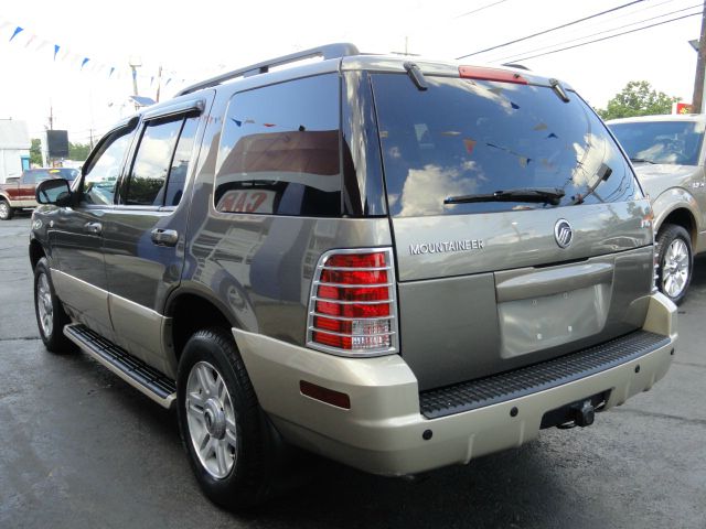 Mercury Mountaineer 2004 photo 2