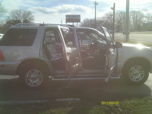 Mercury Mountaineer 2004 photo 2