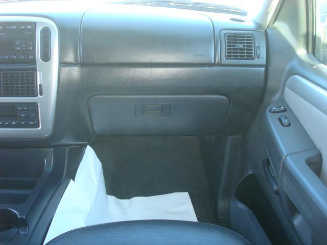 Mercury Mountaineer 2004 photo 4