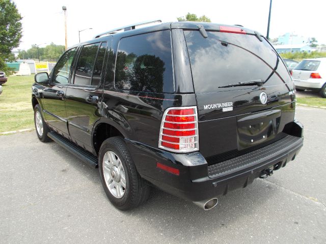 Mercury Mountaineer 2500 HD 4X4 SUV