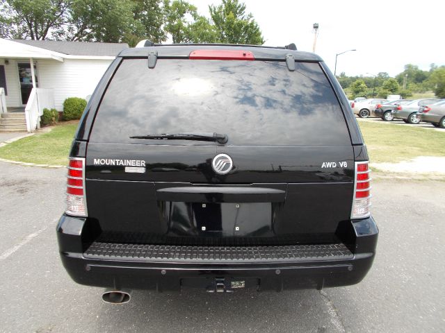 Mercury Mountaineer 2004 photo 1