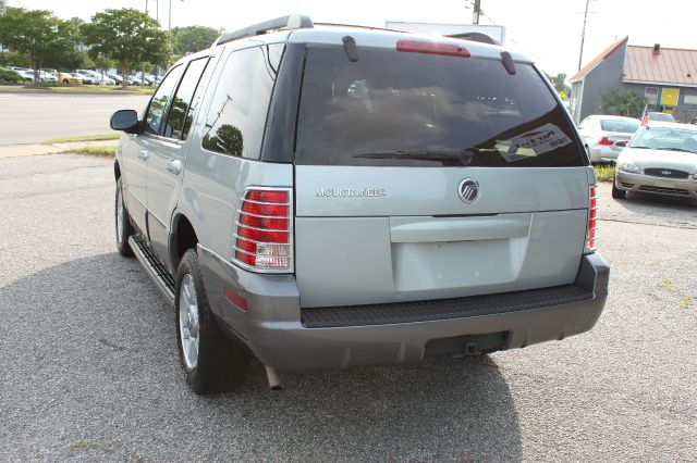 Mercury Mountaineer Sportw/sunroof, ONE Owner SUV