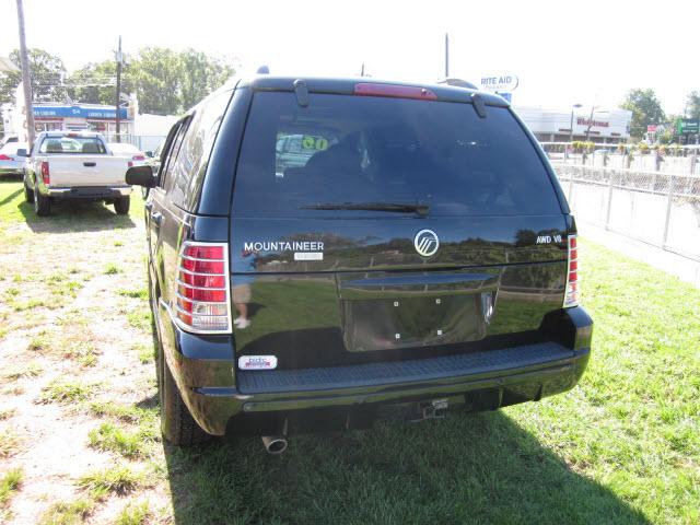 Mercury Mountaineer 2005 photo 2