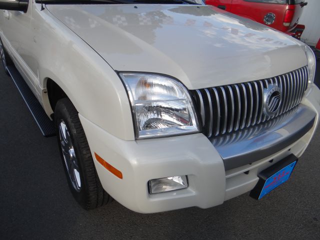 Mercury Mountaineer 2500 HD 4X4 SUV