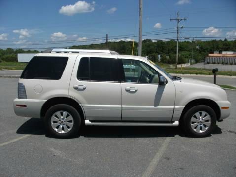 Mercury Mountaineer 2500 HD 4X4 SUV