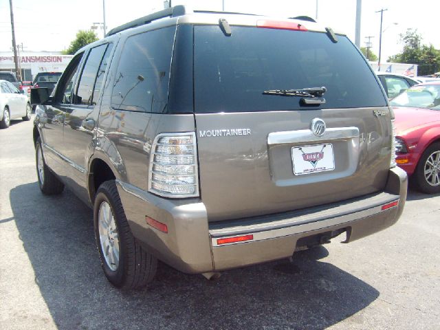 Mercury Mountaineer GL 4D Sedan SUV