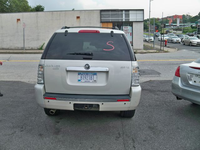 Mercury Mountaineer 2500 HD 4X4 SUV