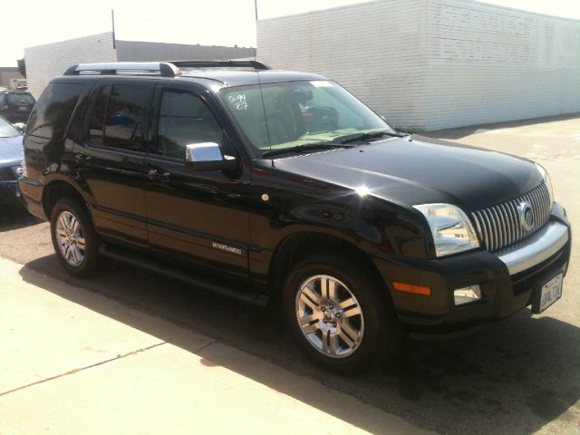 Mercury Mountaineer Sportw/sunroof, ONE Owner SUV