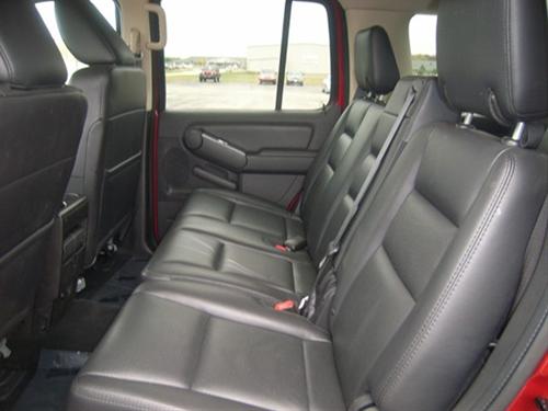 Mercury Mountaineer 2010 photo 1