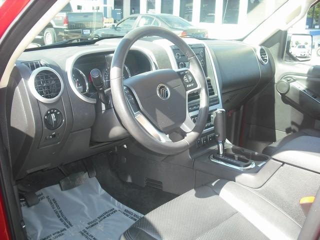 Mercury Mountaineer 2010 photo 1