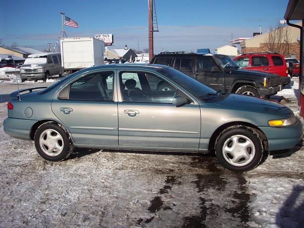 Mercury Mystique XLS Sedan