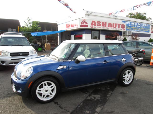 Mini Cooper 2.5T Sport Utility 4D AWD SUV Hatchback