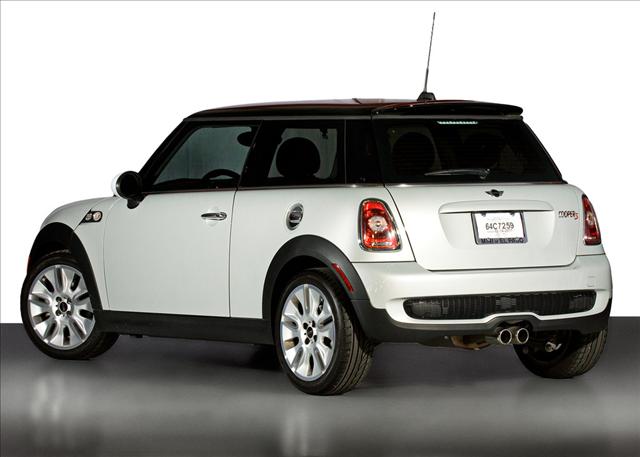 Mini Cooper 2010 photo 2