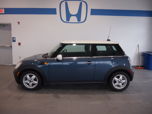 Mini Cooper Base Unspecified