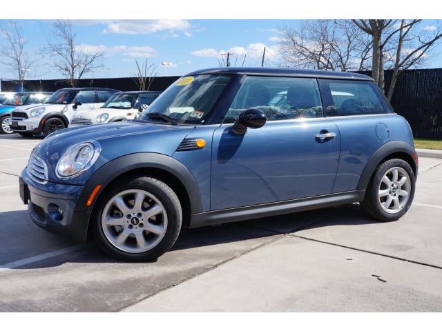 Mini Cooper 2010 photo 1