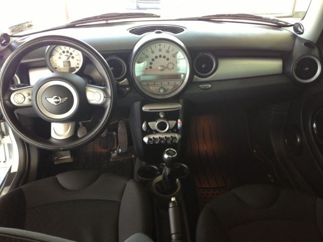 Mini Cooper 2010 photo 2