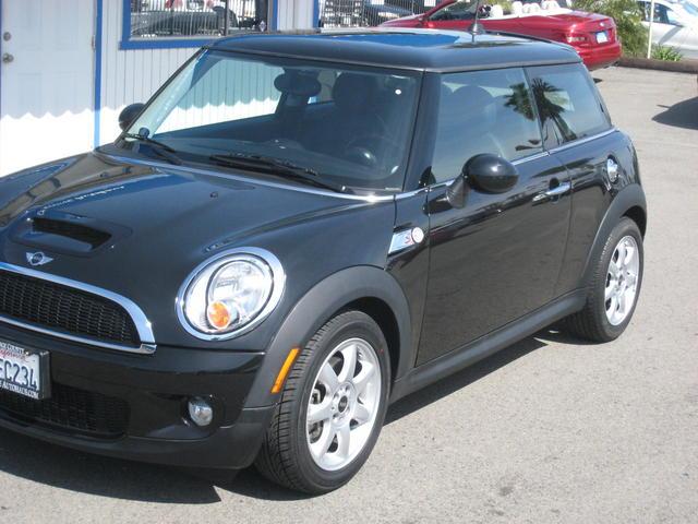 Mini Cooper 2010 photo 1