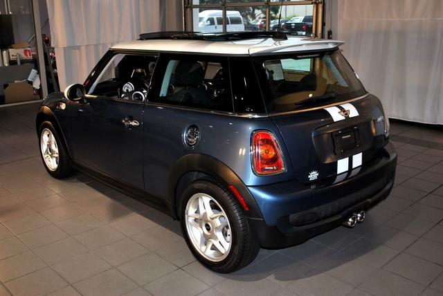 Mini Cooper 2010 photo 2