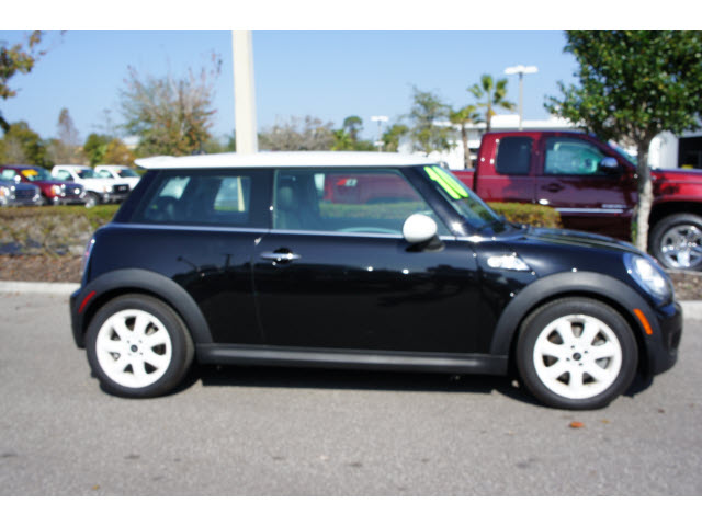 Mini Cooper 2010 photo 1