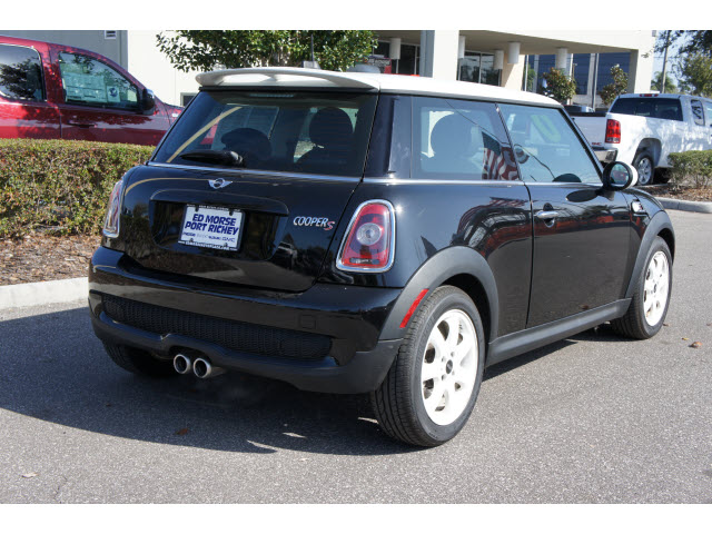 Mini Cooper 2010 photo 2