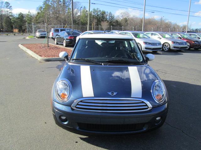 Mini Cooper 2010 photo 1