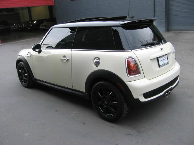 Mini Cooper 2010 photo 1