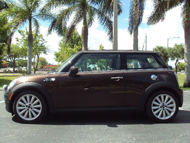 Mini Cooper 2010 photo 1