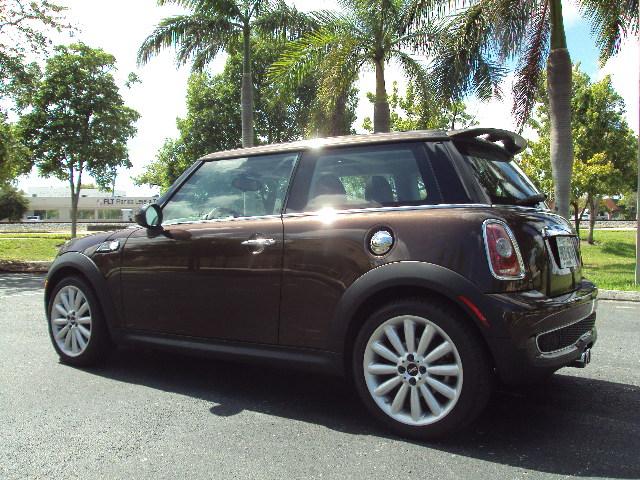 Mini Cooper 2010 photo 2