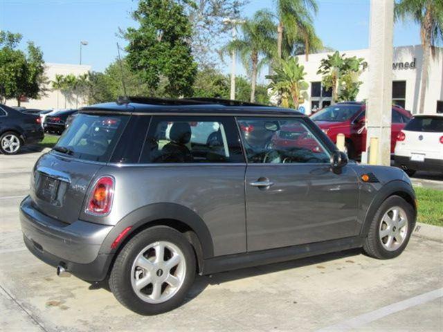 Mini Cooper 2010 photo 2