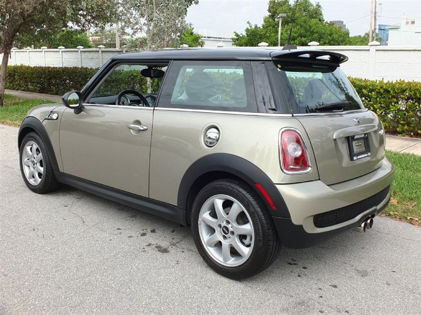 Mini Cooper 2010 photo 2