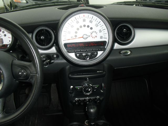 Mini Cooper 2011 photo 3